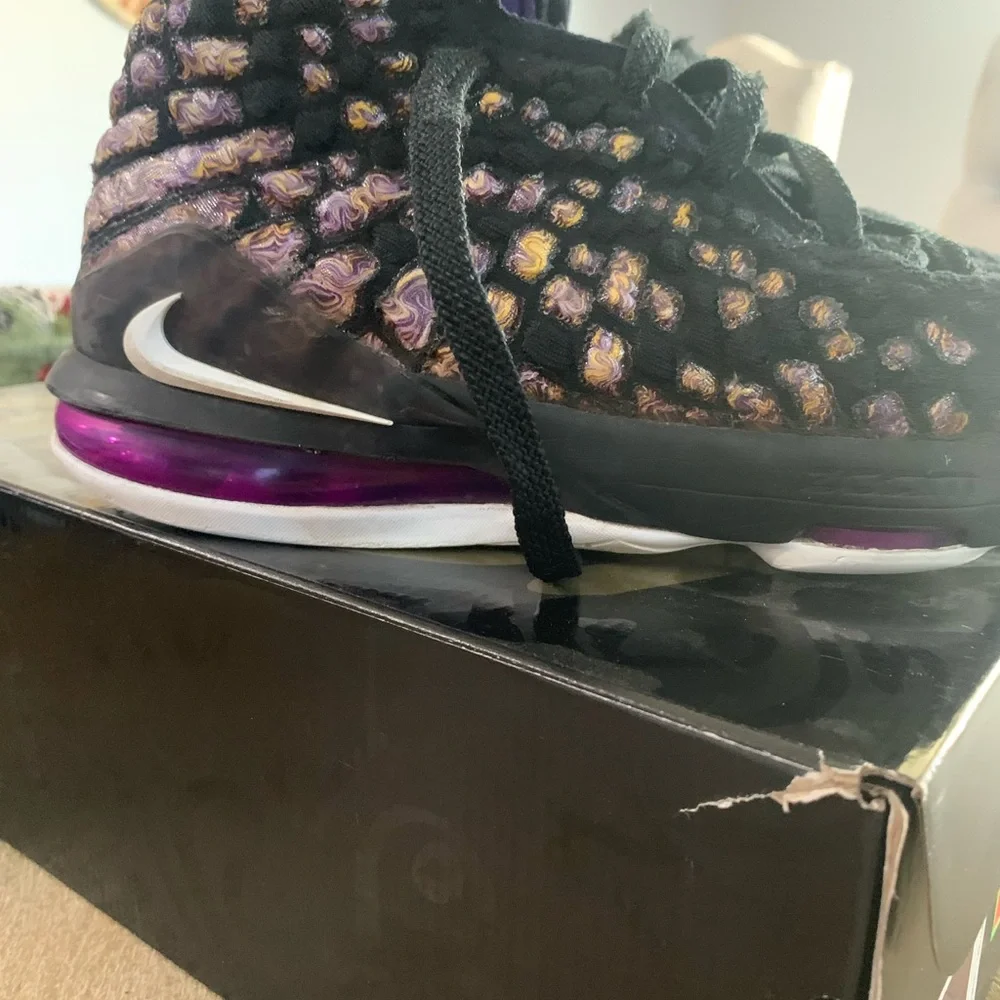 Boys LeBron 17 GS 'Infrared VI'